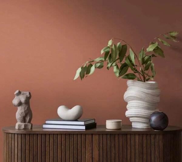 Essentie: Uni Collectie Behang | Terracotta SW-00-UN11 – sfeerfoto 1